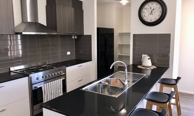 Strathfieldsaye House | New, modern & spacious in a perfect quiet location only 10 minutes from the city