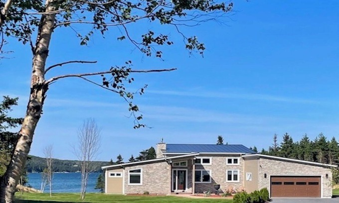 Terra Nova House | New Modern & Unique 2-bedroom house in beautiful South River with WiFi, AC etc.