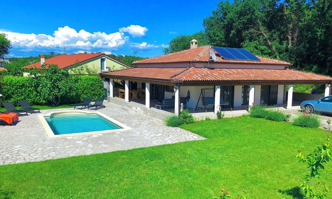 Pula House | New, modern vacation home* Close to the sea - quiet location with pool - pure nature