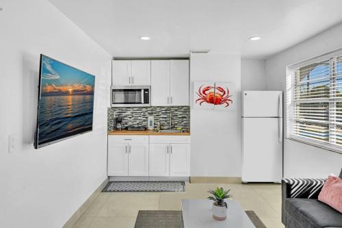 Royal Poinciana House | New & Modern W 2 Beds Mins To Beach & Casino #21b