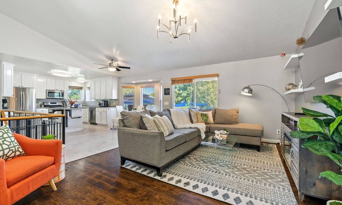 Taylorsville House | New Modern w Hot Tub | Salt Lake City | Taylorsville