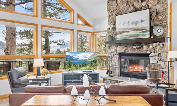 Windcliff Estates House | NEW! Montane Luxury Vacation Rental at Windcliff
