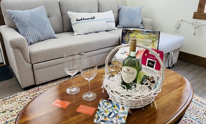 Long Beach Apartment | NEW! MONTHLY RENTAL -Peaceful Beachy 1 BR Steps Away From Beach & Center of Town