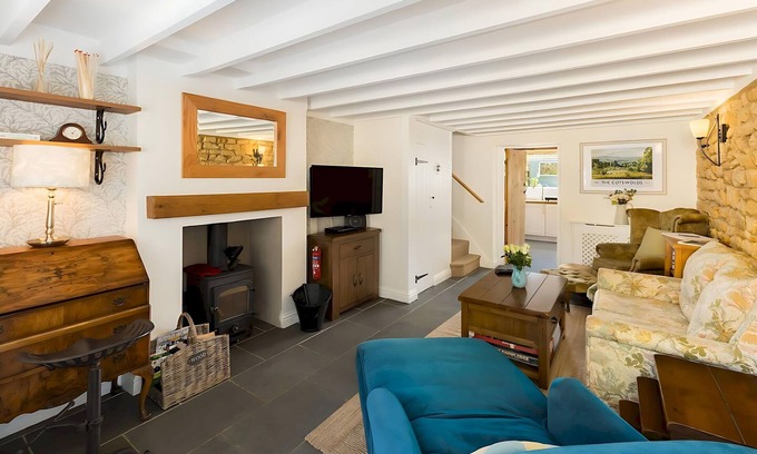 Moreton-in-Marsh House | *NEW* Moreton Cottage | Central | Garden | Pass The Keys