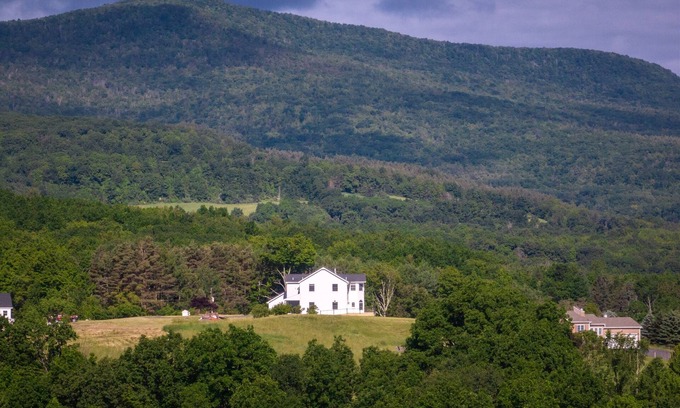 Cornwallville House | NEW Mountain View 6BR: Hot Tub, Pro Photos Coming!