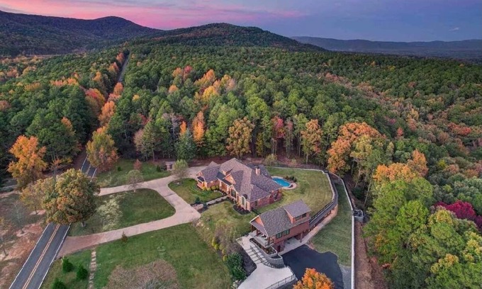 Mena House | NEW! Mountainside Luxury Cottage 1—LOCATION! LOCATION!