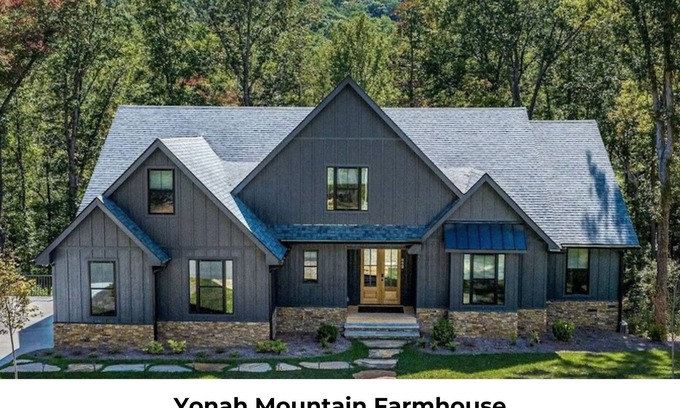 Helen House | New Mtn Retreat on 3 Levels: Hot Tub, Game Room, Min to Helen, Wineries, Hiking