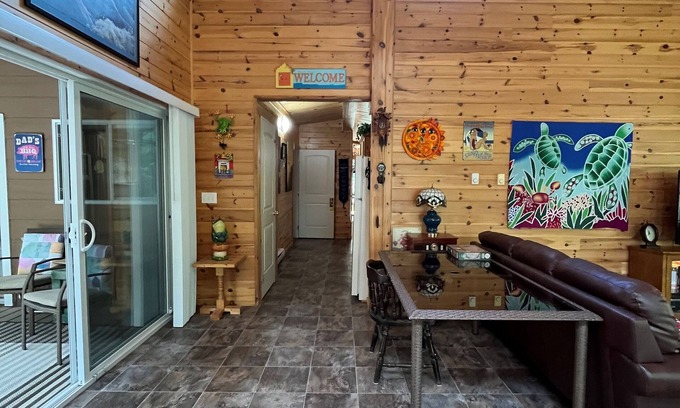 Victoria Beach Cottage | NEW NIRVANA RENTALS LISITING* Victoria Beach with a Hottub awaits. Booking 2026