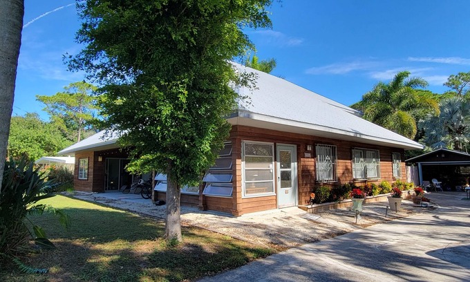 Laurel House | NEW! Nokomis Seasonal Rental Jan-Mar