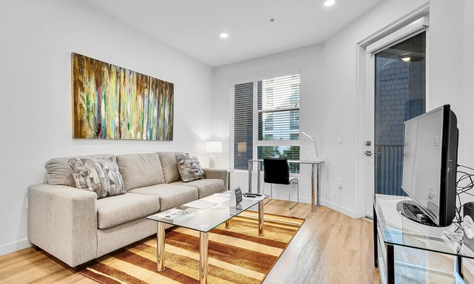 Mission Valley Apartment | New! nr Dwtn San Diego 1BR | Pool deck w/Hot tub