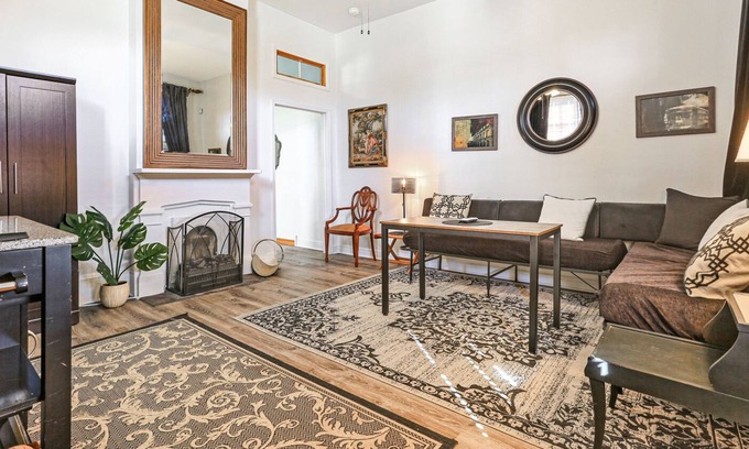 New Orleans Apartment | New! Oak St Fun near Levee & Streetcar!