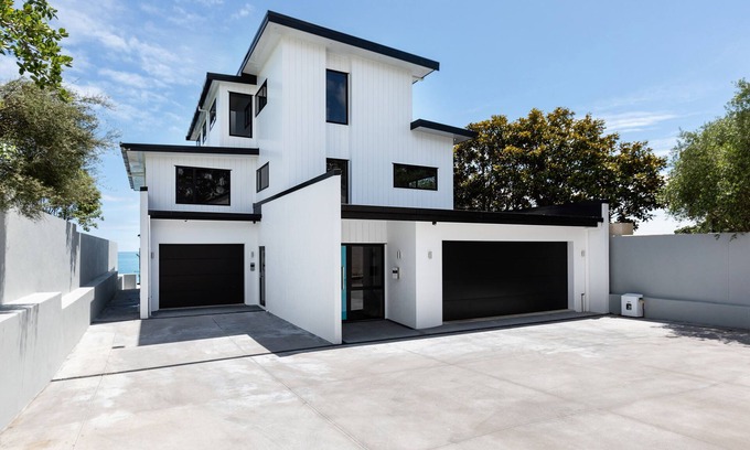 Oakura House | NEW! Oakura Beach Front Apt #1