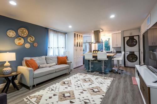 Guerneville House | New Oasis -Spa -Firepit -BBQ- Decks-Pet friendly