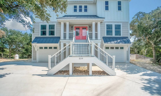 Ocean Sands House | New, Oceanside 6-Bedroom 5.5 Bath, Swimming pool, Elevator, 5 min walk to beach