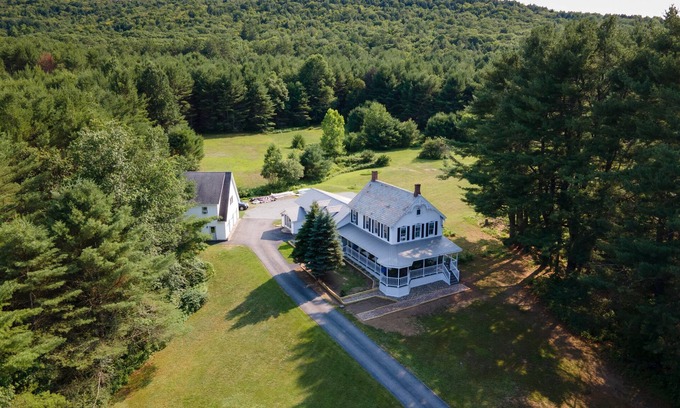 Warrensburg House | NEW! One-of-a-kind The Butterfly Estate Sleeps 24+ Close to LG & Gore!