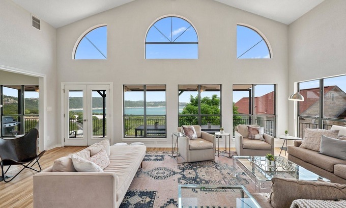 Lower Basin Lake Travis House | NEW 'Overlook Oasis'- Minutes to Lake Travis! 5BR Luxurious Home - Lake Views! Amazing Kitchen!