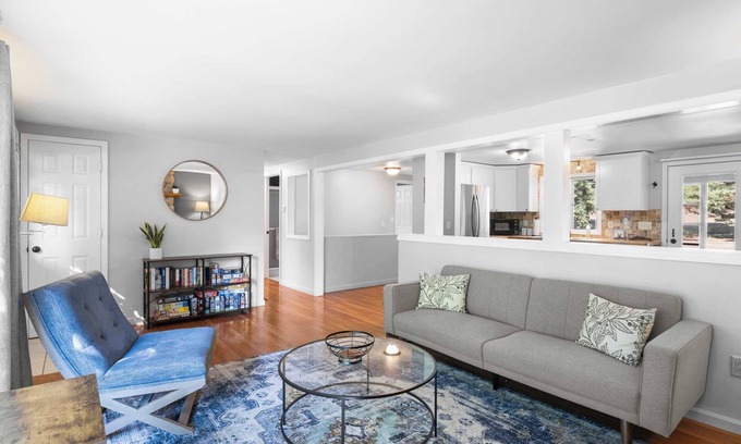 Bellaire House | New - Peaceful 4-bed getaway across from Clam Lake