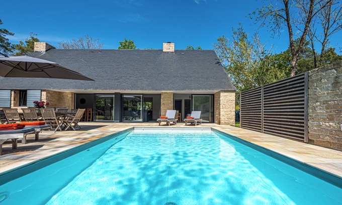 Sarzeau House | NEW Peaceful Haven : big villa, private heated pool and beach just steps away