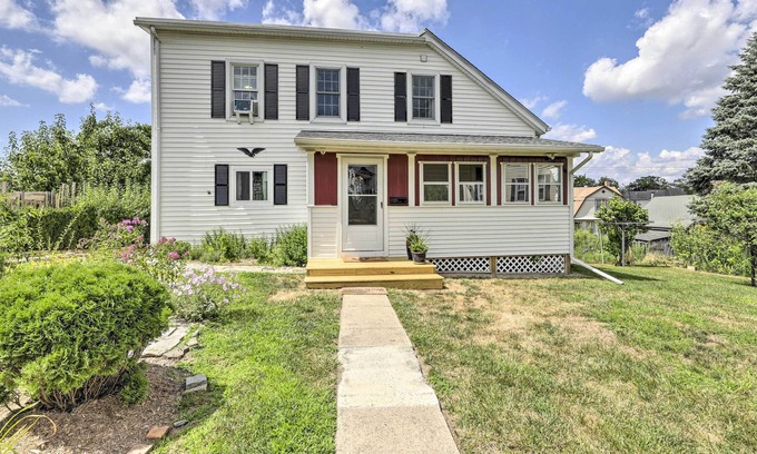 Norwich House | NEW! Peaceful Norwich Home, Proximity to River!