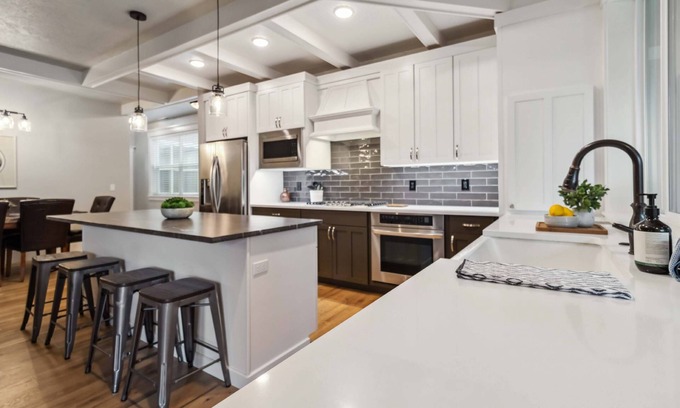Eagle House | NEW! Peaceful Parkside Escape | High-End Kitchen | Screened Patio | BBQ | Steps to River Greenbelt