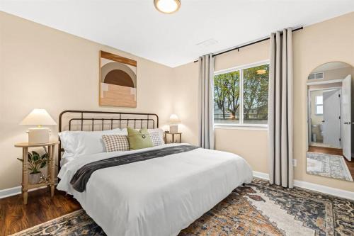 Roseville Apartment | New! Pet-Friendly 1BR in the heart of Roseville!