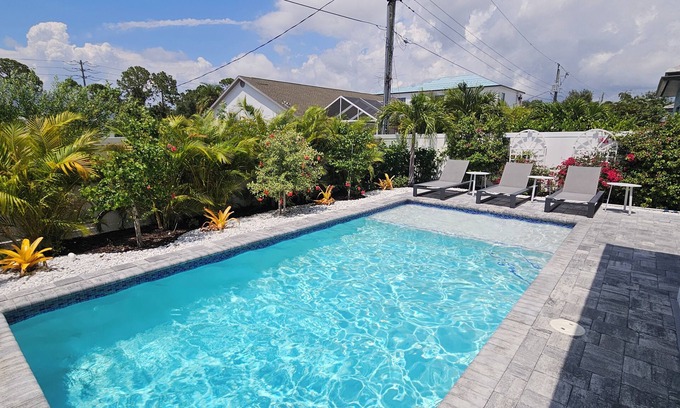 North Naples House | NEW PINBALL/GAMEROOM! Finest Designer Home, Heated Pool, Beach Close, FREE Bikes