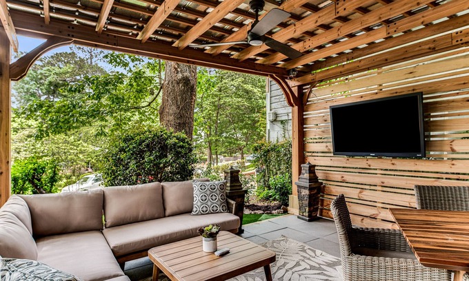 Piedmont Heights House | NEW Pine Lodge Atlanta Midtown Home | Private Outdoor Oasis | Games