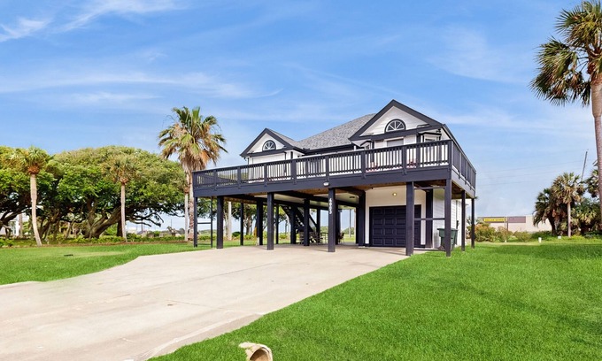 Pirates Beach West House | New Pirates Beach Home "Mimosa Manor" | Large Deck & Grill | Walk to Gulf