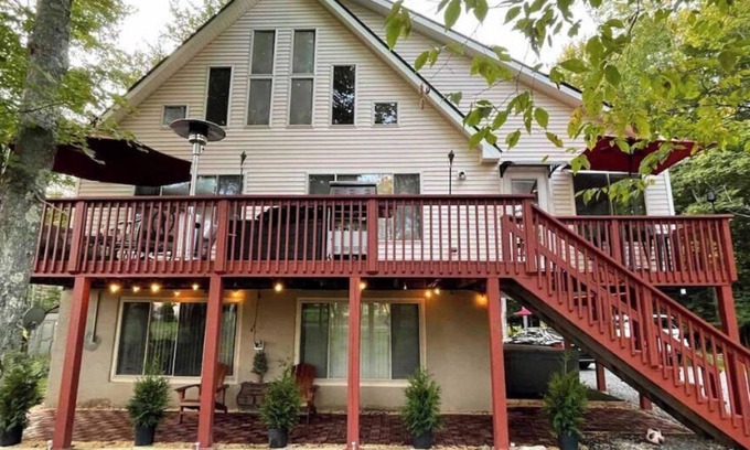 Lake Ariel House | New: Poconos Spacious Paradise in The Hideout