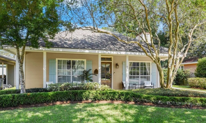 Mid City South House | NEW Premium Mid-City Home|YARD+PATIO|Chefs Kitchen
