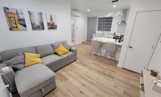 West Hills House | New private 1 bedroom Guest House