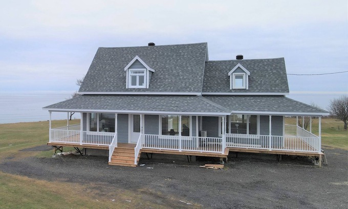 Saint-Godefroi House | * NEW* Private beach and Gaspesian charm in the heart of Baie des Chaleurs