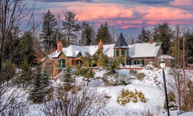 Bartlett Villa | NEW! Private Luxury Estate w/Mountain Views Close to Attitash/Hot Tub, Sauna