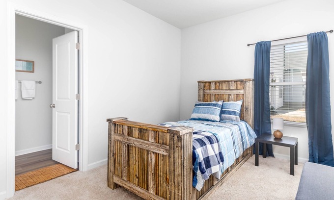 High Point House | New Private Room 5 Minutes from Hospital! Room Only with Living Area Access*