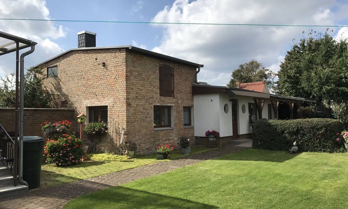 Oberhavel House | NEW ! Quiet apartment in Fürstenberg/Havel (bikes incl., WLAN)