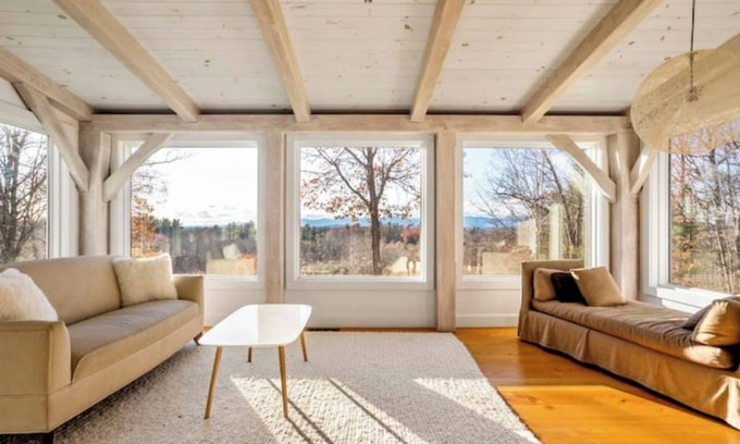 Hollowville House | NEW Quiet, private farmhouse, stunning mntn views!