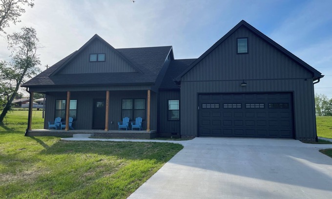 Harrodsburg House | New Quiet Retreat-Distilleries, Hot Tub Shaker Village, Herrington Laken