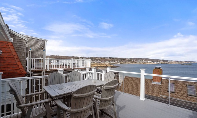 Rockport Apartment | NEW Rare Waterfront Luxury Penthouse Bearskin Neck