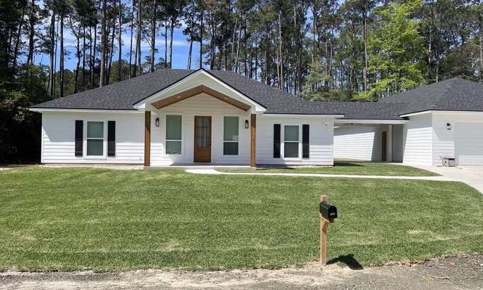 Brookeland House | New Rayburn Country house on quiet cul de sac.