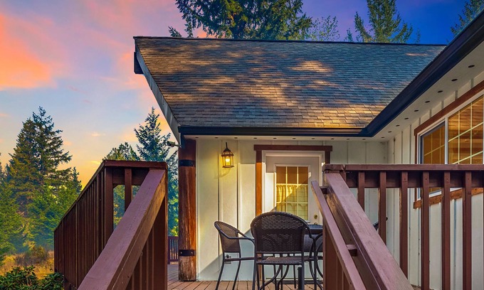 Packwood House | NEW: Red Cedar Cabin - Hundreds of 5 Star Reviews