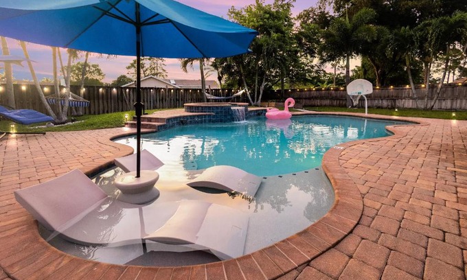 Royal Palm Beach Villa | New Regal Manor Paradise Dreamy Heated Pool Spa