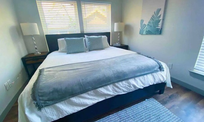 Lower Greenville House | NEW Remodeled Apt Lower Greenville | Free Coffee