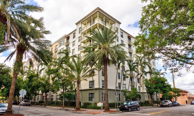 Downtown Hollywood Condo | New Reno Hollywood,FL-3M Rental-2BDR 2 BTH