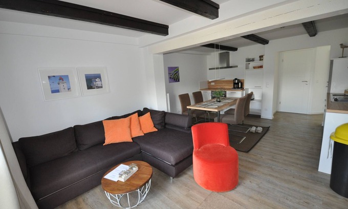 Luetow House | new! renovated cottage, modern furnishings and a seaside resort on the waterfront