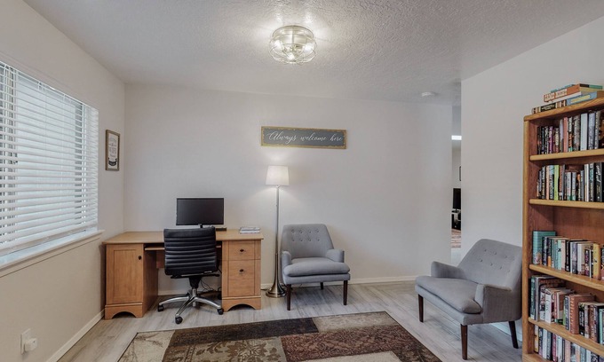 Northeast Heights House | NEW Renovated Private 3/2Home(King)Near Balloon Fiesta Park, Quiet Neighborhood!