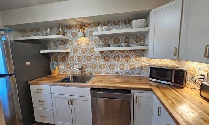 Santa Fe Condo | New Renovation 1.2 Mile to The Plaza. Pet Friendly with Fenced Yard!