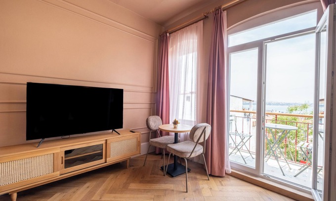 Galata Apartment | New Residence with Balcony & Stunning view in Galata