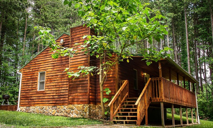 Hico Cabin | New River Gorge Cabin 6, hot tub and fireplace at the best area prices