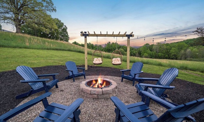 Edmond House | New River Gorge/Endless Wall Trail/HotTub/Outdoor Games/Stargaze/Epic Sunsets