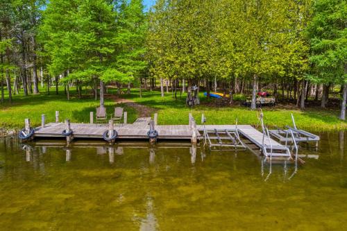 Bellaire House | New Riverfront BYO Boat Game Room